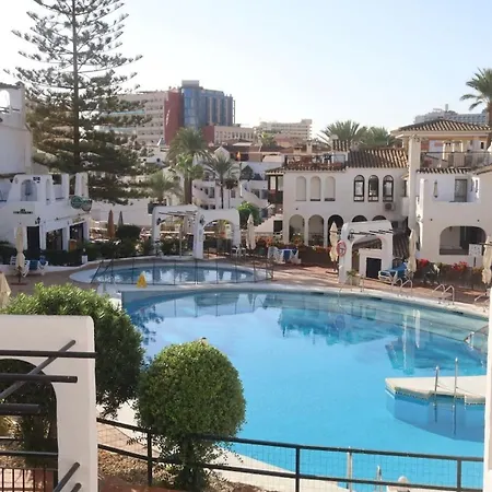 En Pueblo Evita Con Piscina Y Terraza